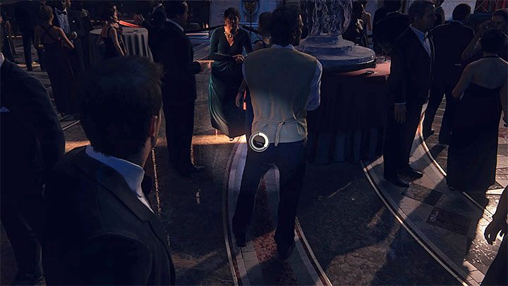 Direct the highlighted circle towards the access card. - Uncharted 4: Chapter 6 Once a Thief - walkthrough - Walkthrough - Uncharted 4: A Thiefs End Game Guide