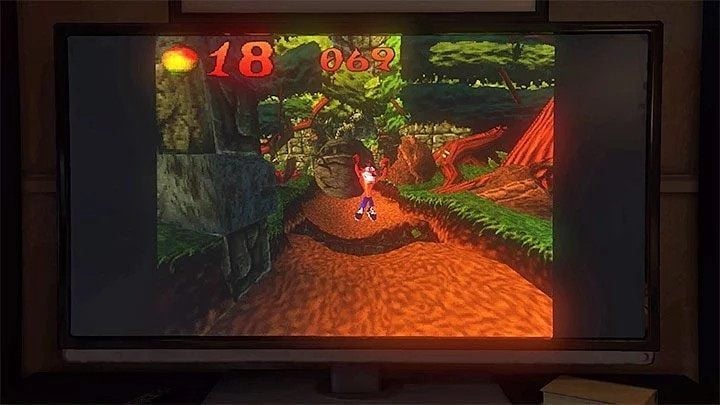 The first opportunity to play the classic version of Crash Bandicoot appears in Chapter 4 of the campaign (A Normal Life) - Uncharted 4: Mini-FAQ - short questions and short answers - Basics - Uncharted 4: A Thiefs End Game Guide