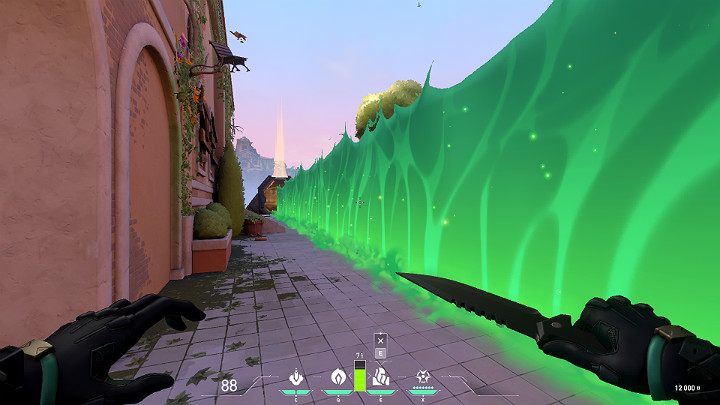 Interestingly, nano-drones cannot be fired directly through the wall, but you can shoot them over an obstacle, for example over the roof of a building - Valorant: Viper (Controller) - skills, features, tips - Characters - Valorant Guide